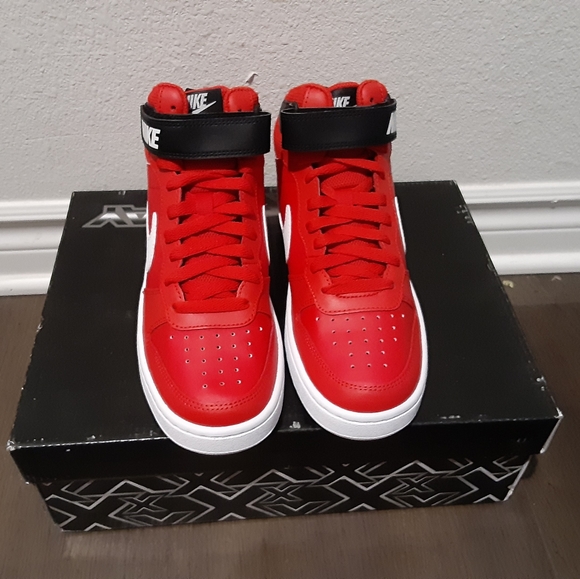 Nike - Picture 4 of 4